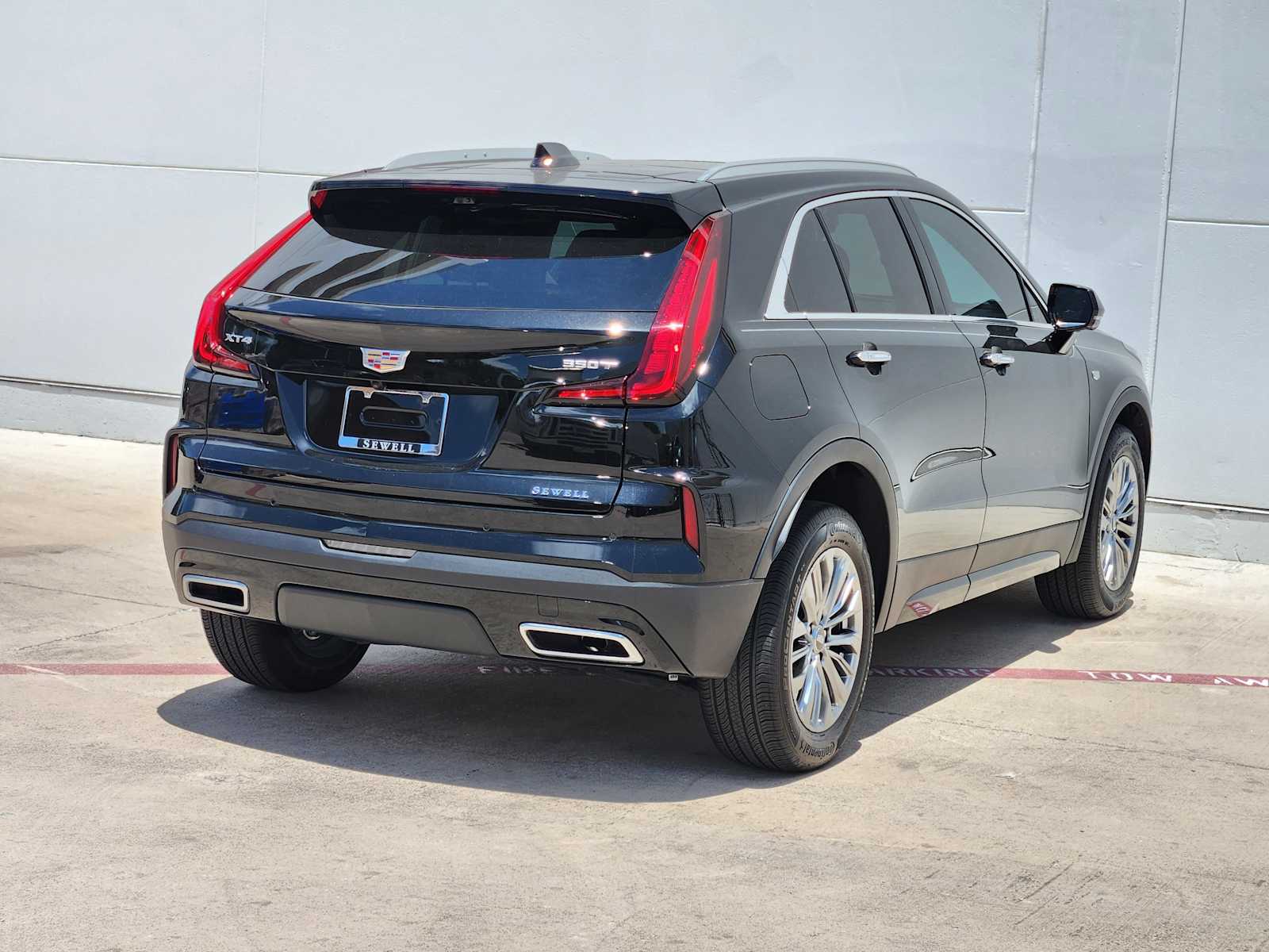 2025 Cadillac XT4 Premium Luxury photo 3