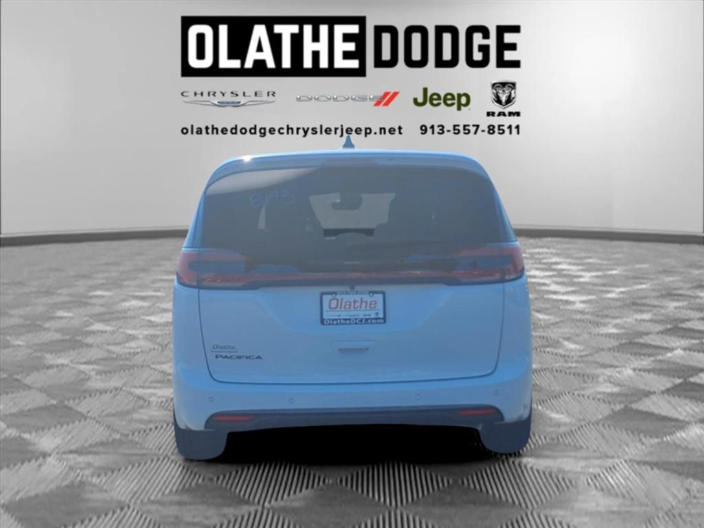 2026 Chrysler Pacifica photo 23