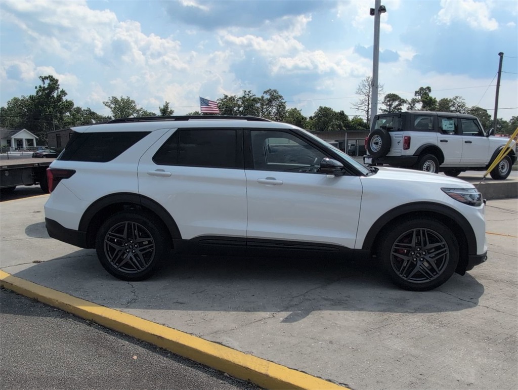 2025 Ford Explorer ST photo 3