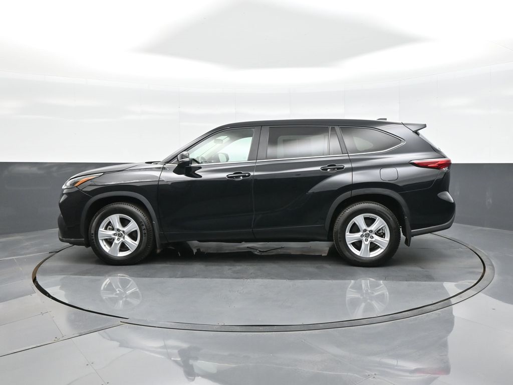 2023 Toyota Highlander L photo 3