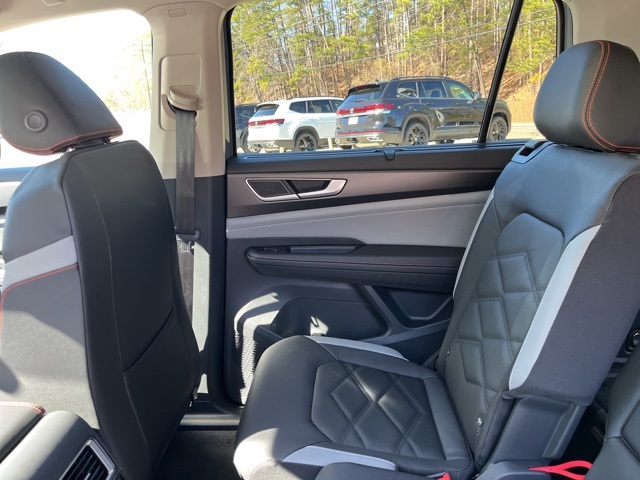 2025 Volkswagen Atlas Peak Edition SE photo 12