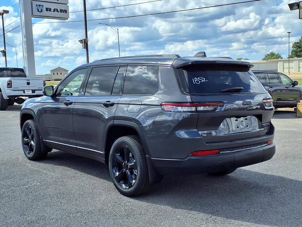 2025 Jeep Grand Cherokee Limited photo 2