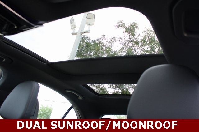 2024 Mercedes Benz C 300 4MATIC photo 3