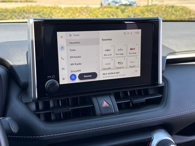 2025 Toyota RAV4 Hybrid XLE photo 5