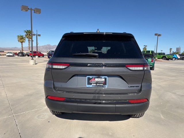 2025 Jeep Grand Cherokee Limited photo 3