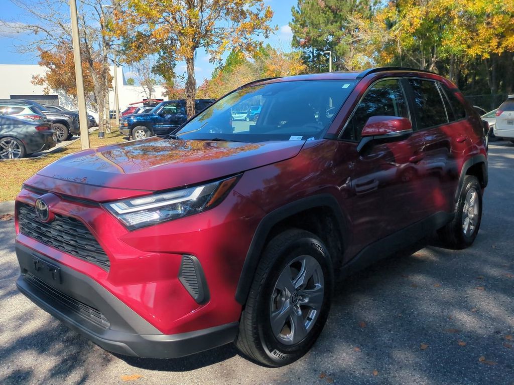 2023 Toyota RAV4 XLE's photo