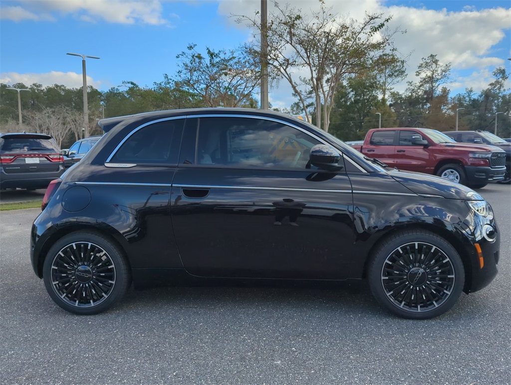 2024 Fiat 500e photo 3