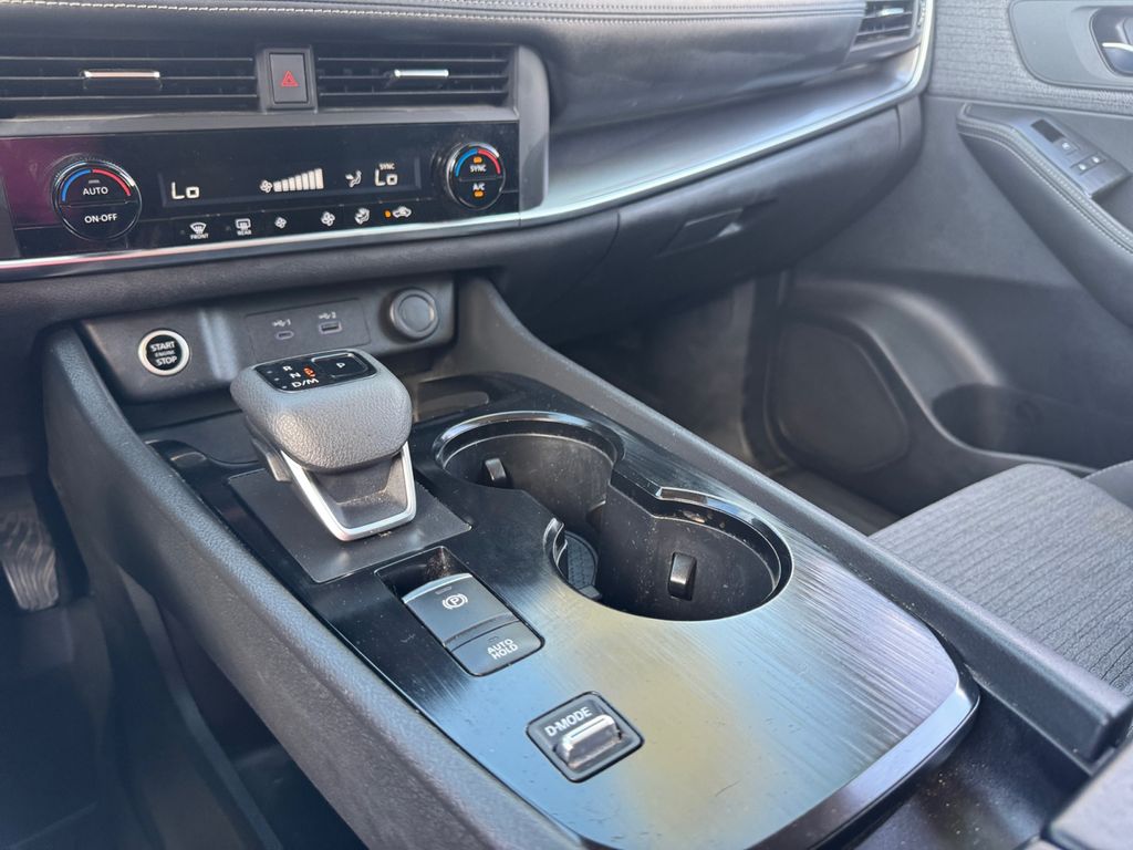 2023 Nissan Rogue SV photo 20
