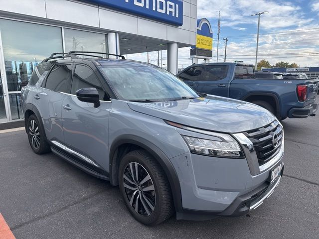 2023 Nissan Pathfinder Platinum photo 3