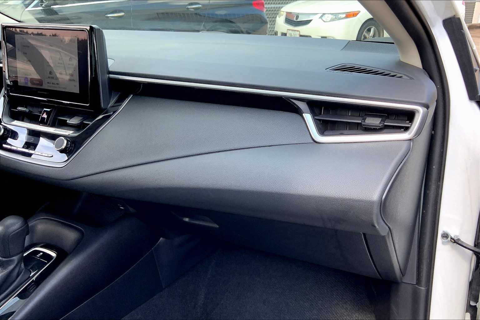 2024 Toyota Corolla LE photo 17