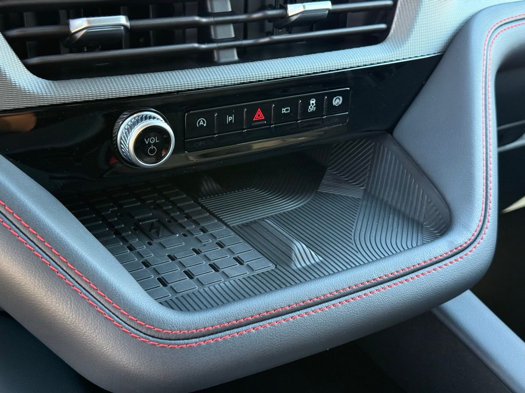 2025 Ford Explorer ST-Line photo 11
