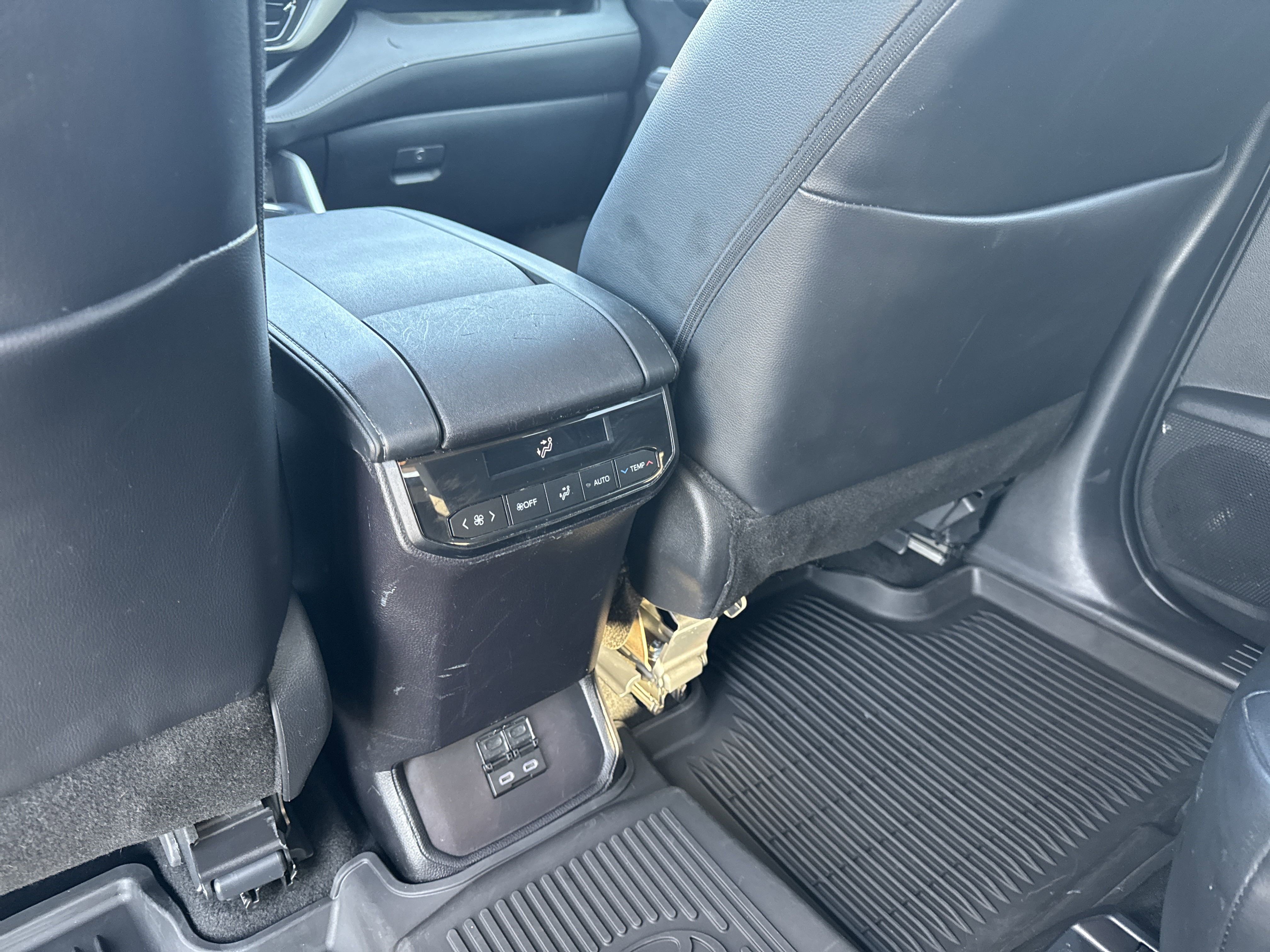 2024 Toyota Highlander XLE photo 20