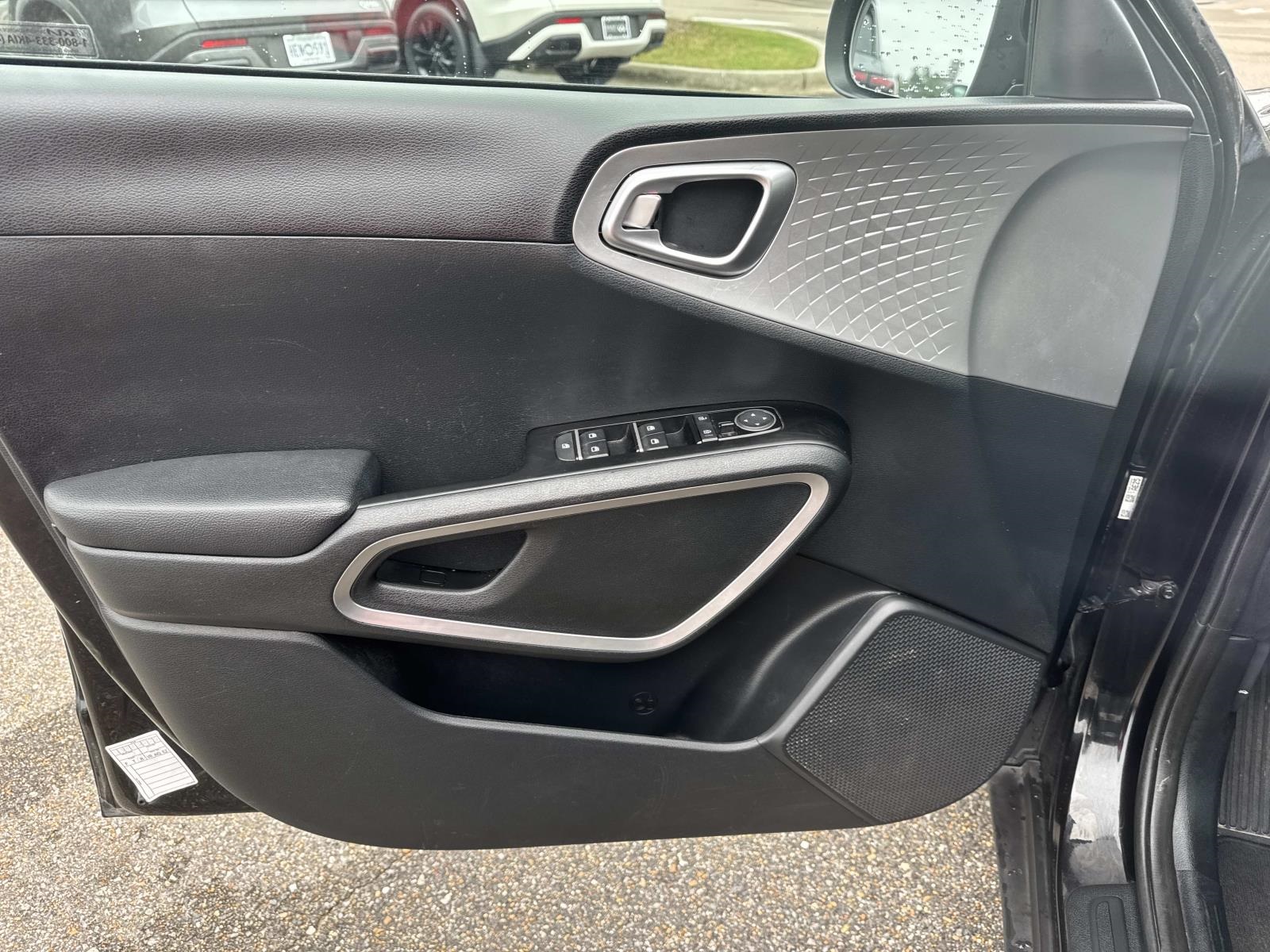 2023 Kia Soul LX photo 17