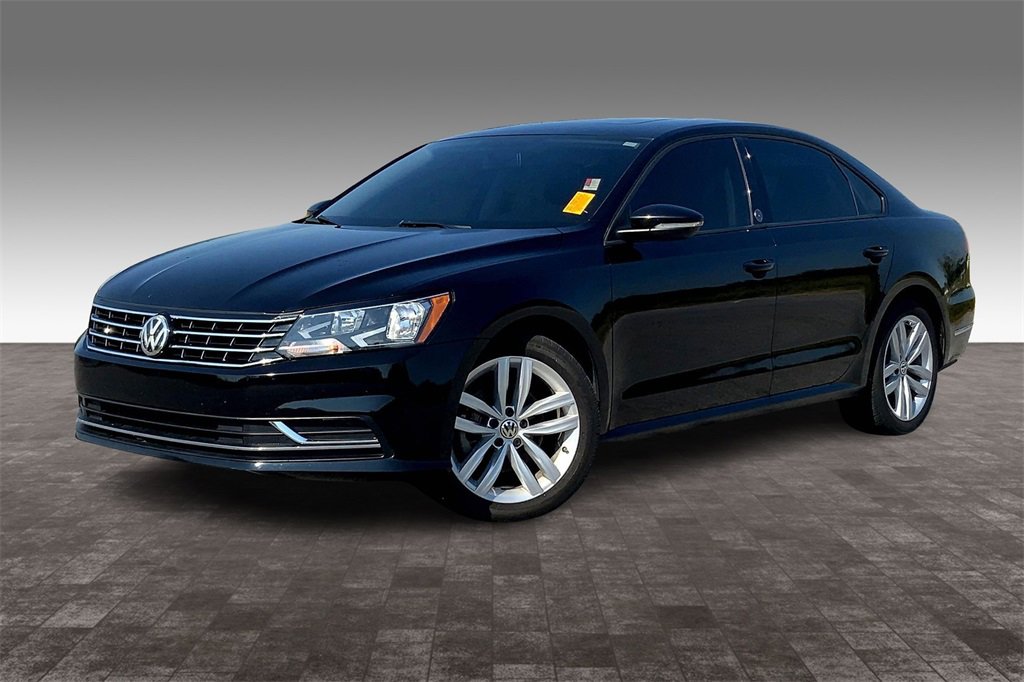2019 Volkswagen Passat 2.0T Wolfsburg Edition photo 2