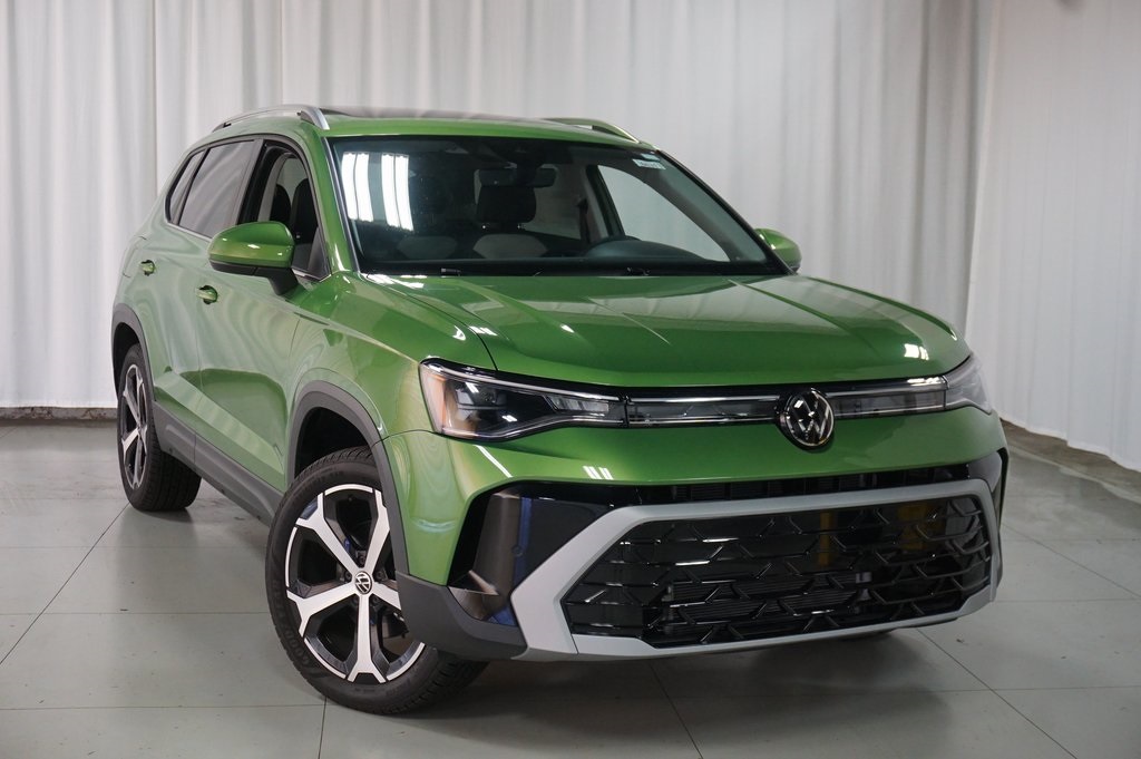 2025 Volkswagen Taos SEL photo 3