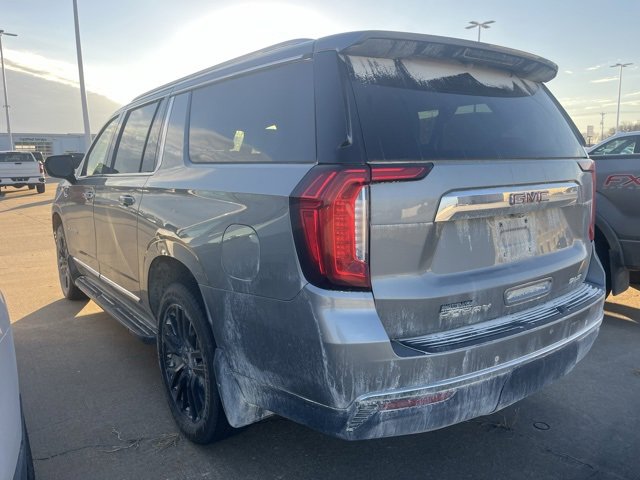 2023 Gmc Yukon XL SLT photo 3