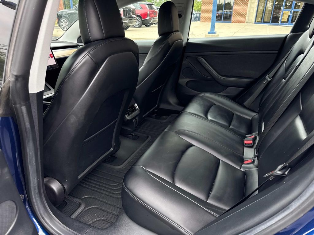 2021 Tesla Model 3 Long Range photo 9