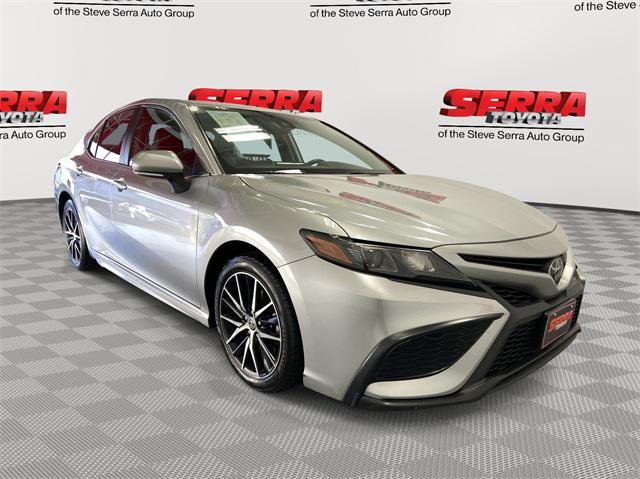 2023 Toyota Camry SE's photo
