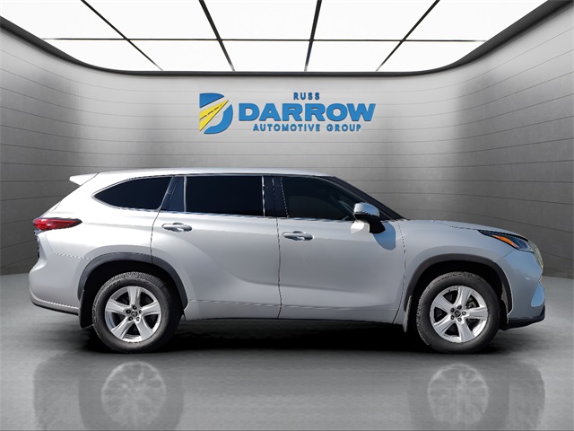2021 Toyota Highlander LE photo 2