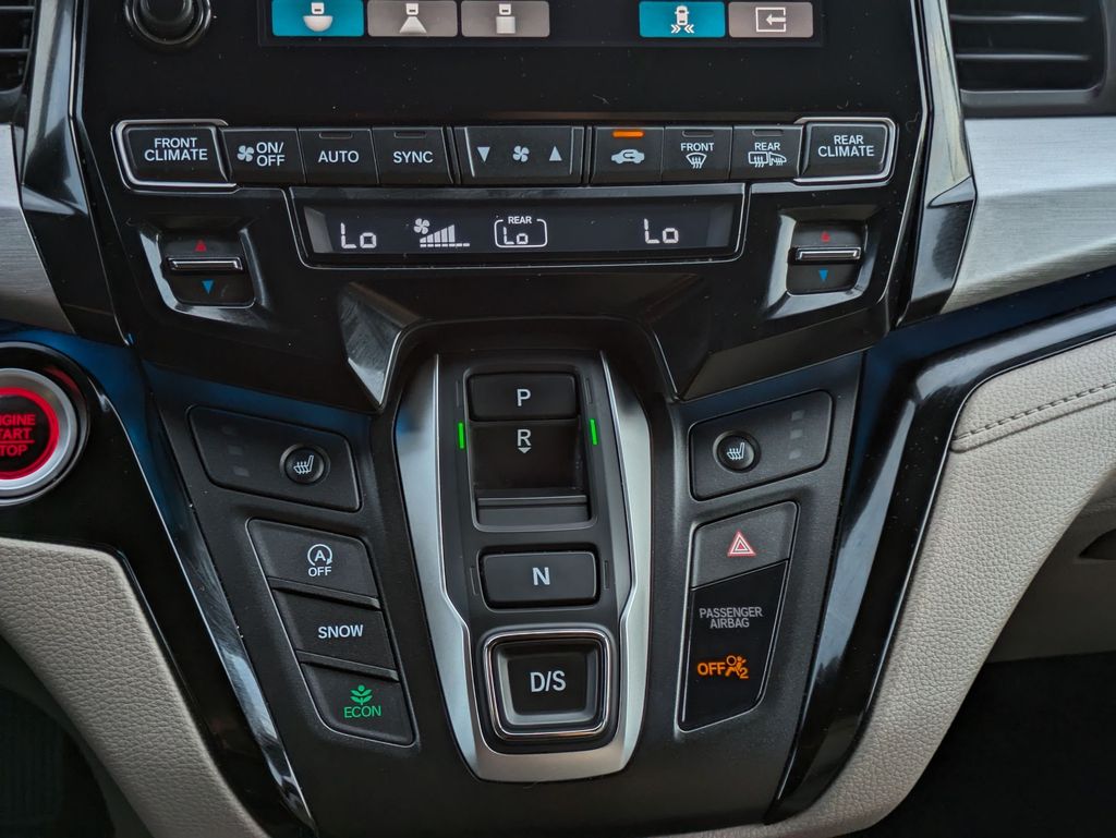 2022 Honda Odyssey Touring photo 17