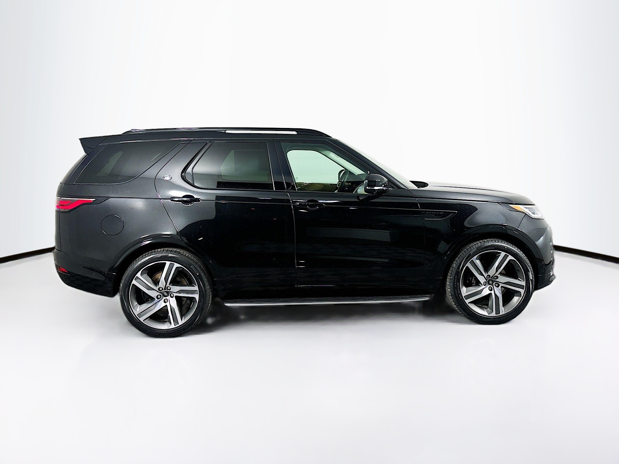 2025 Land Rover Discovery Metropolitan Edition photo 4