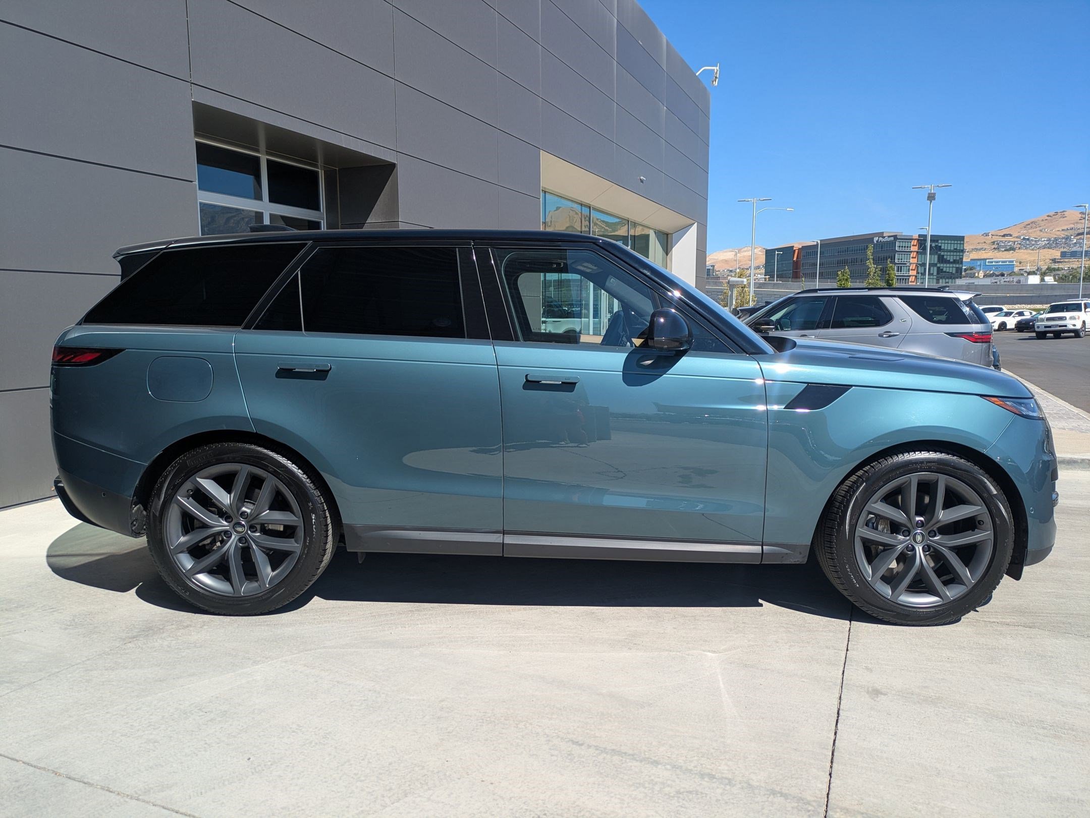 2024 Land Rover Range Rover Sport SE photo 4