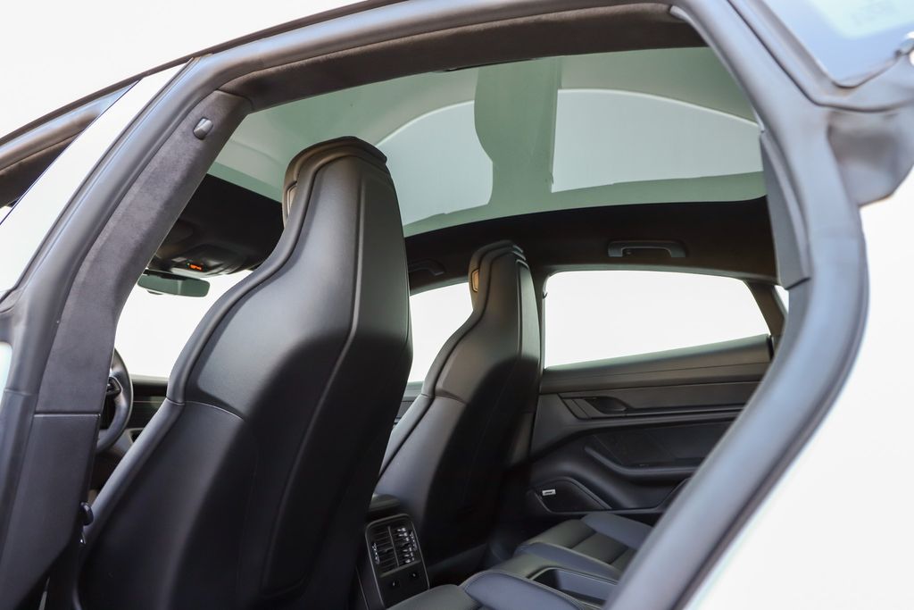 2020 Porsche Taycan Turbo photo 21