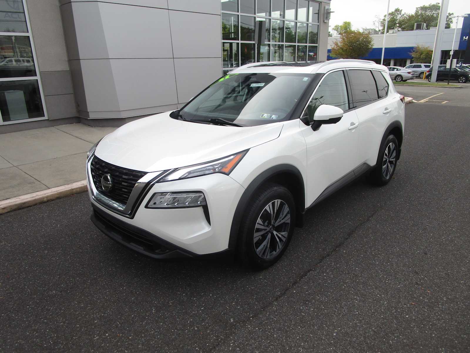 2021 Nissan Rogue SV photo 2