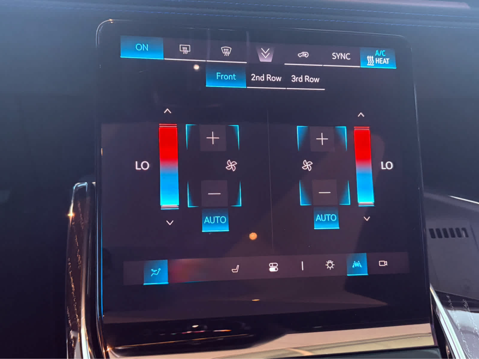 2025 Cadillac Escalade IQ Luxury photo 10