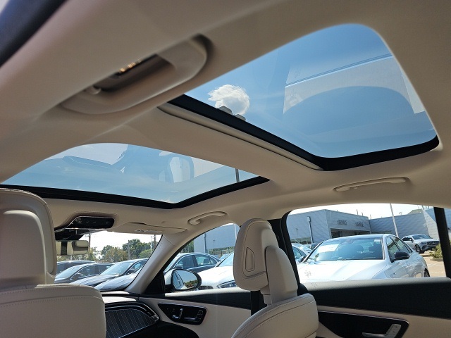 2025 Mercedes Benz E 350 4MATIC photo 11