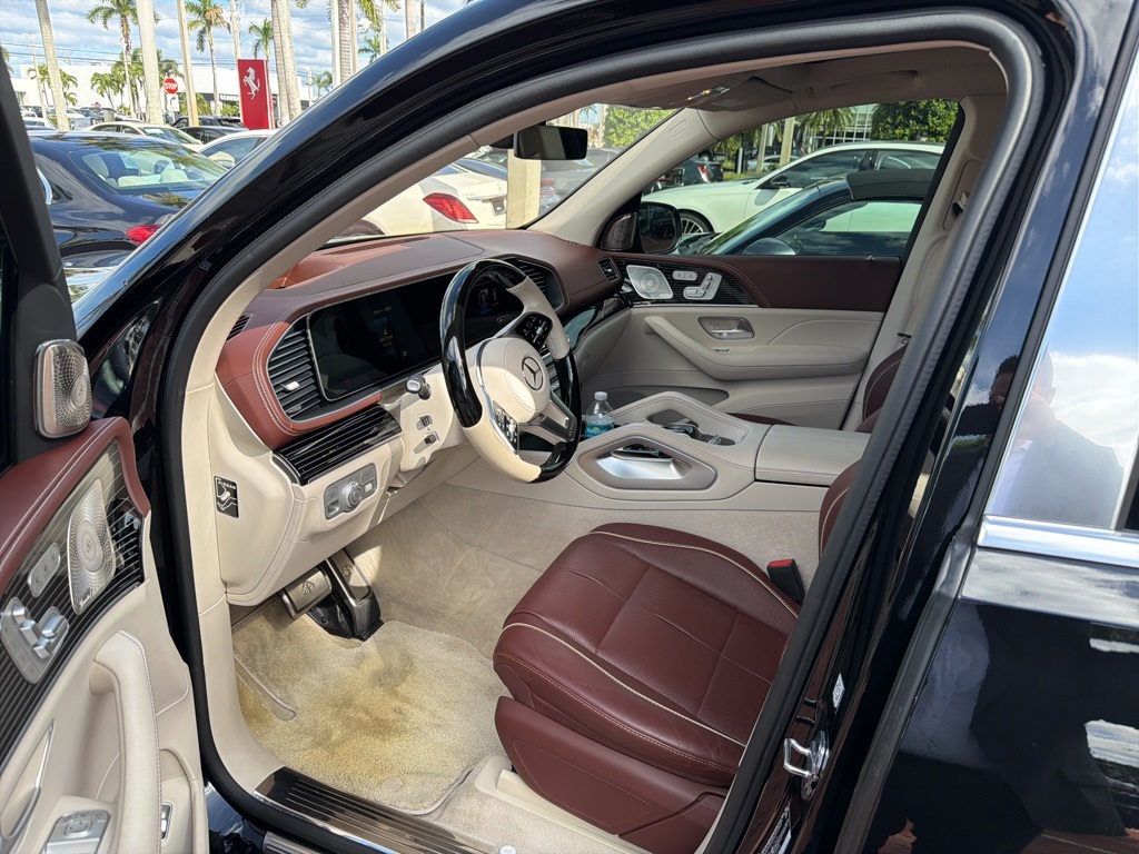 2023 Mercedes Benz GLS Maybach 600 4MATIC photo 2