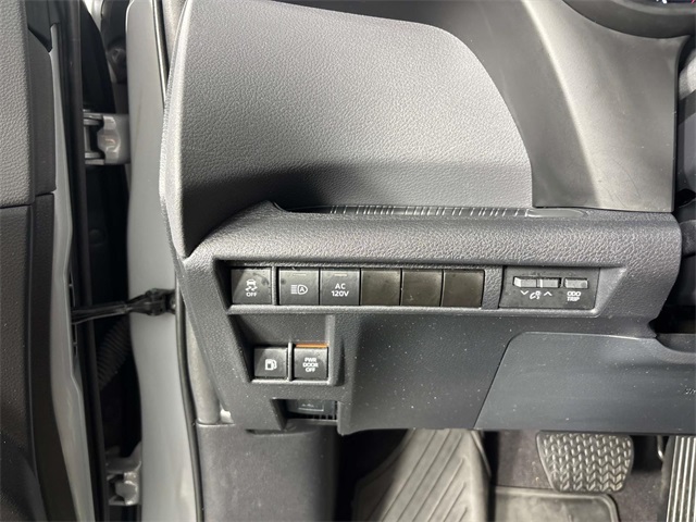 2023 Toyota Sienna Woodland Edition photo 15