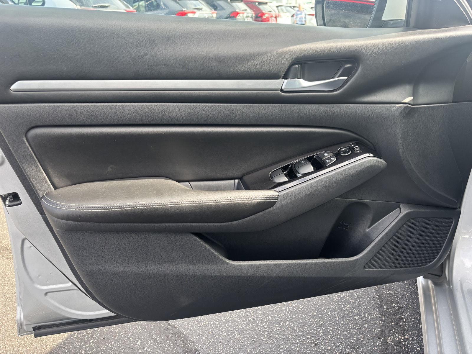 2023 Nissan Altima 2.5 SV photo 11