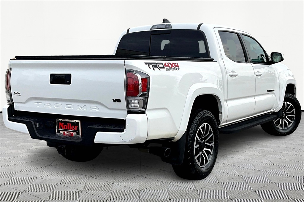 2022 Toyota Tacoma TRD Sport photo 2