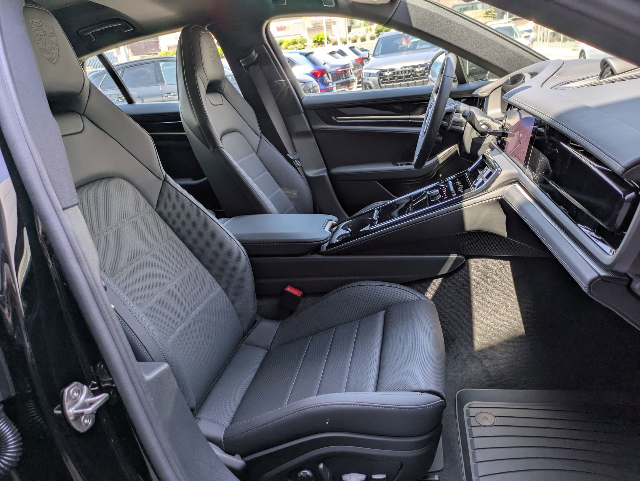 2025 Porsche Panamera 4 photo 22