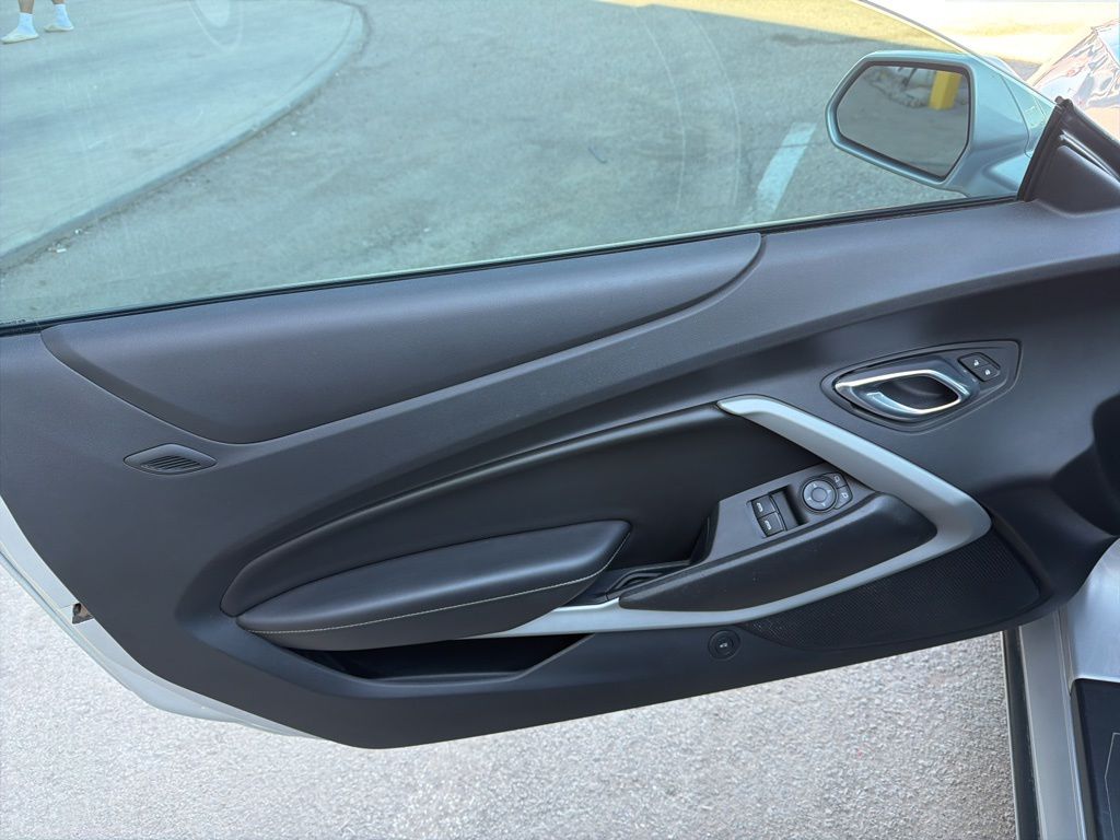 2018 Chevrolet Camaro 1LT photo 17