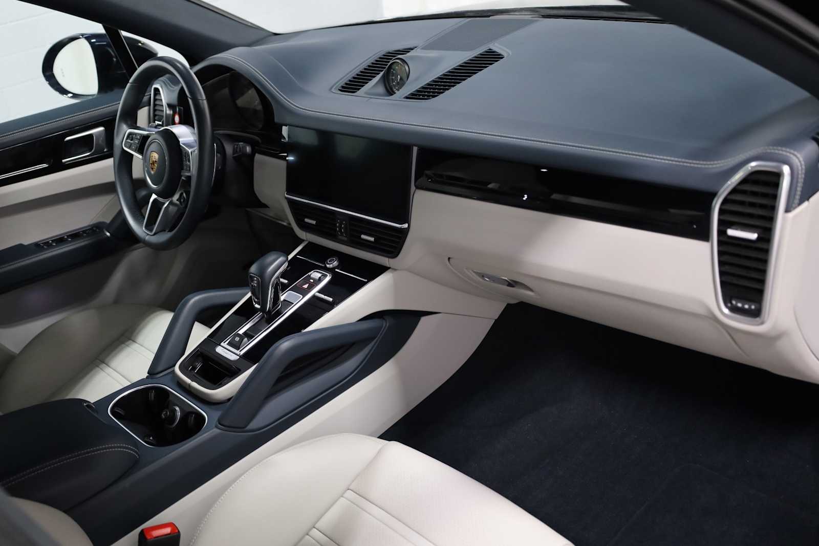 2023 Porsche Cayenne Coupe photo 6