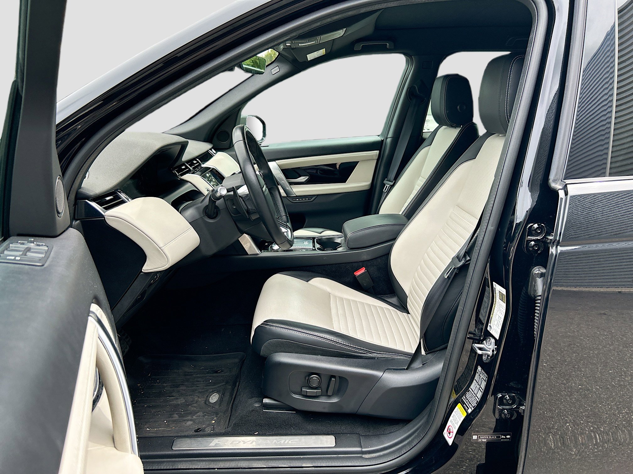 2020 Land Rover Discovery Sport SE R-Dynamic photo 21