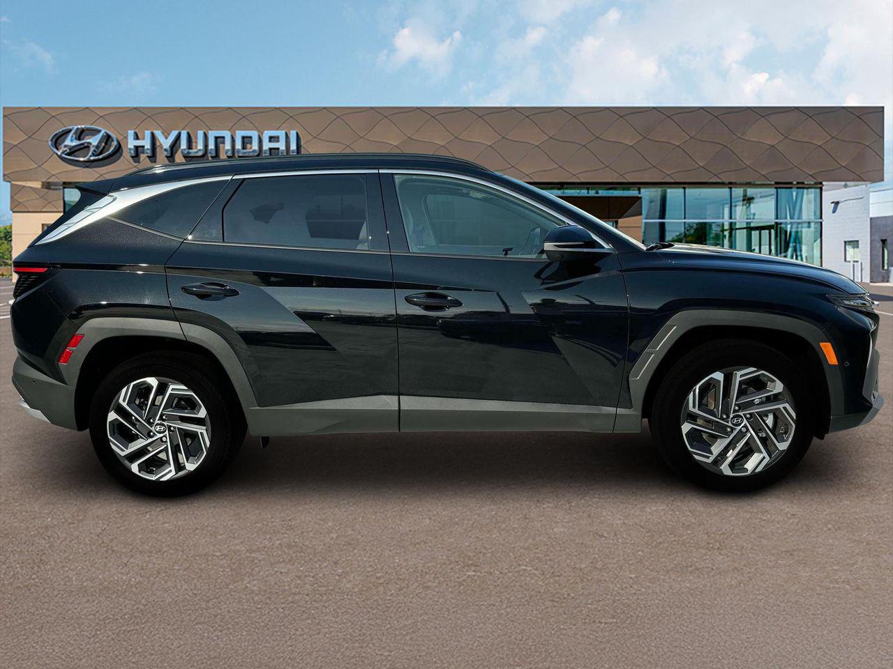 2025 Hyundai Tucson Limited photo 9