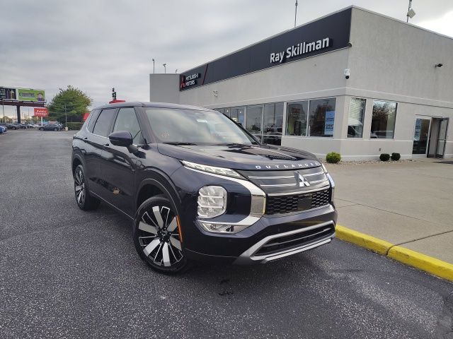 2025 Mitsubishi Outlander SE's photo