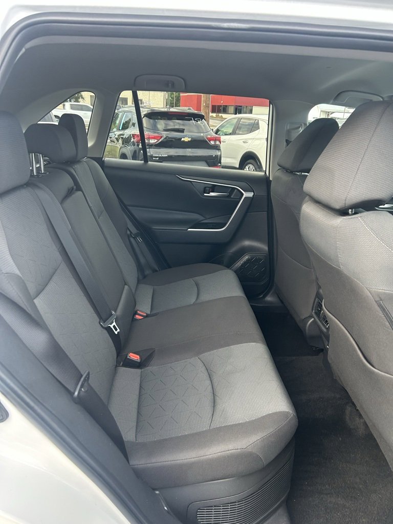 2024 Toyota RAV4 Hybrid XLE photo 12