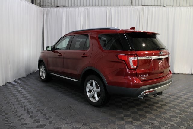 2016 Ford Explorer XLT photo 2