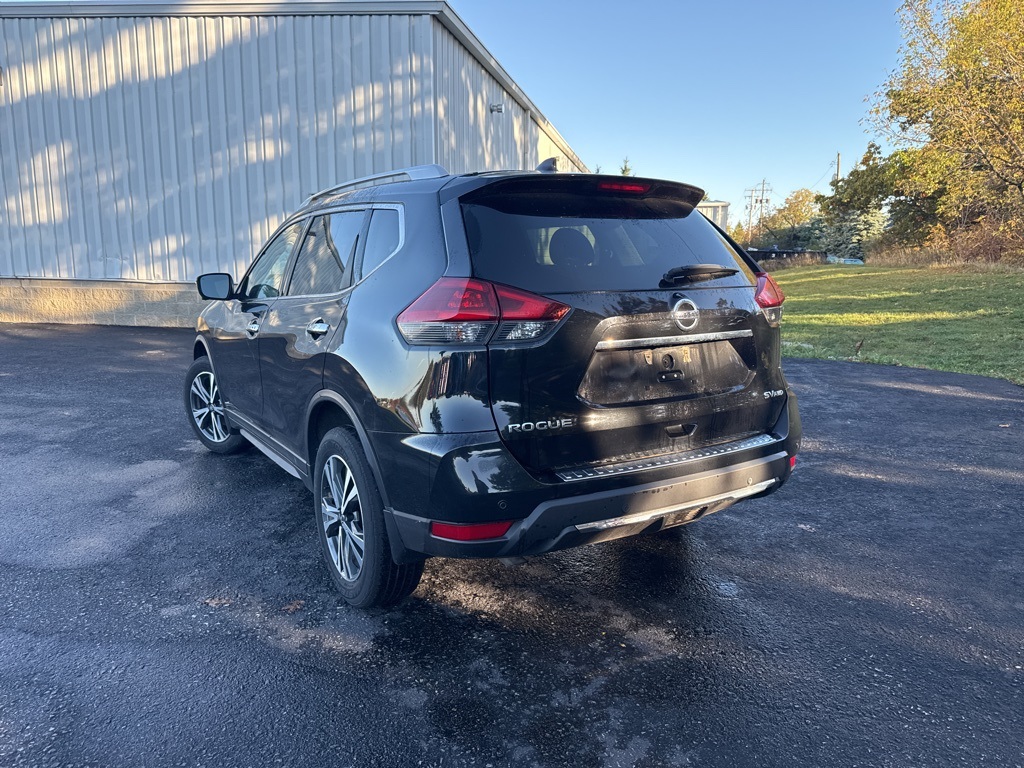 2019 Nissan Rogue SV photo 2