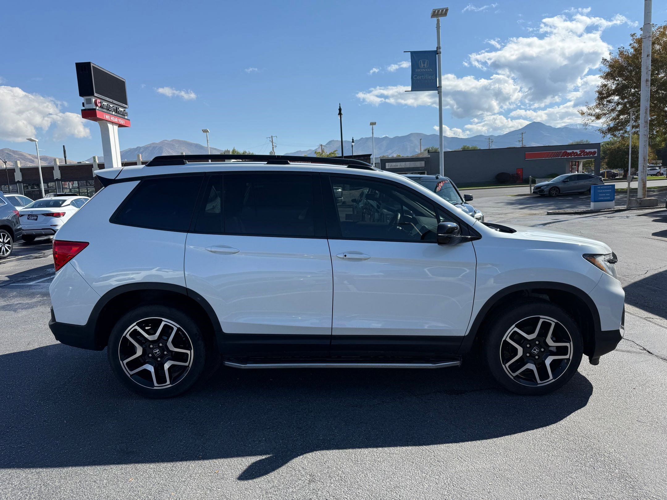 2022 Honda Passport Elite photo 2