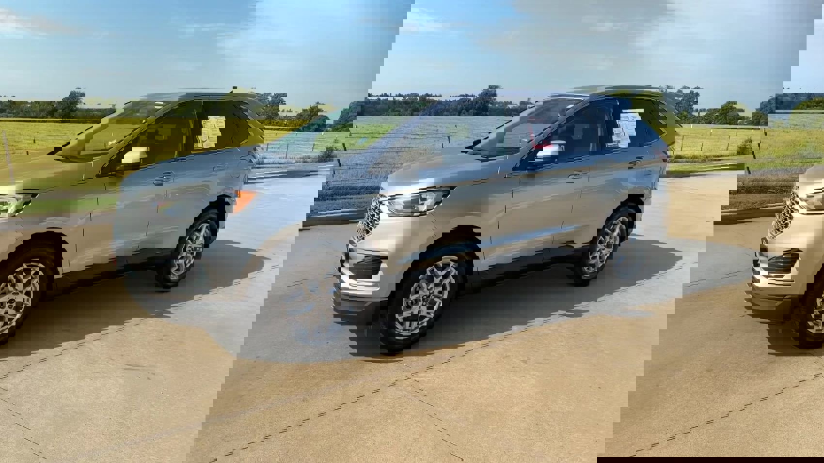 2024 Ford Edge SEL photo 4