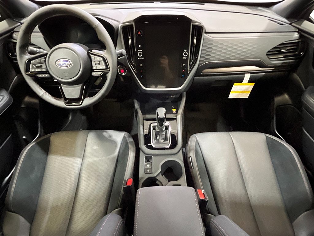 2025 Subaru Forester Touring photo 11