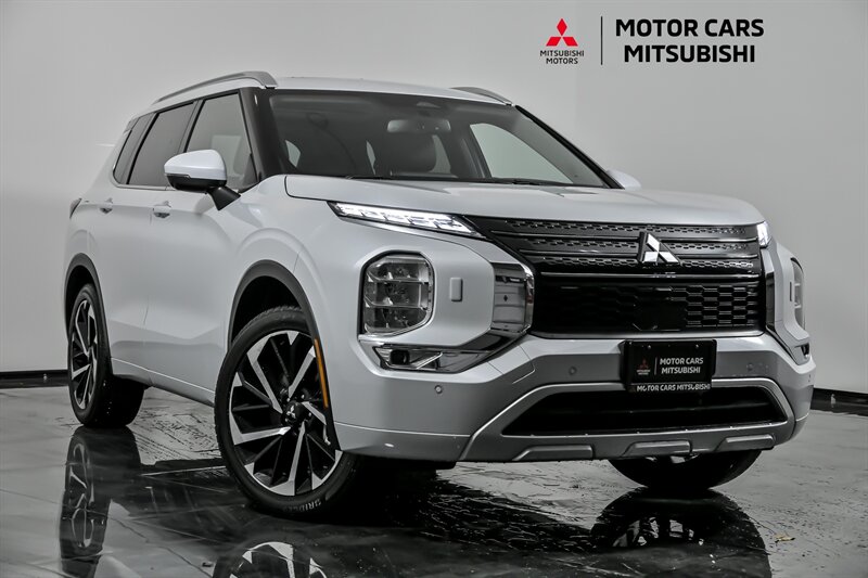 2024 Mitsubishi Outlander SEL's photo