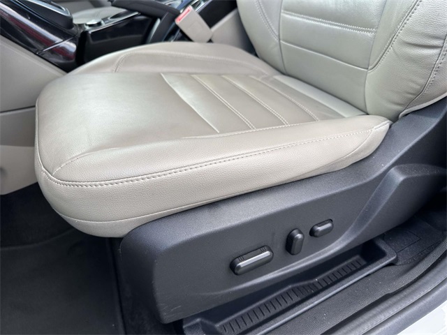 2017 Ford C-Max Energi Titanium photo 17