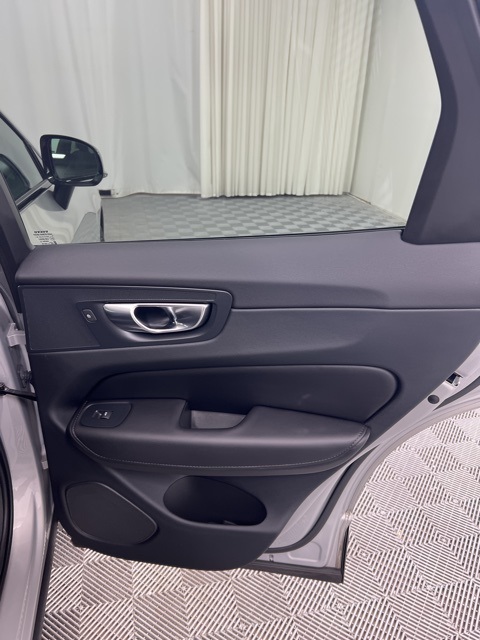 2023 Volvo XC60 B5 Plus photo 18