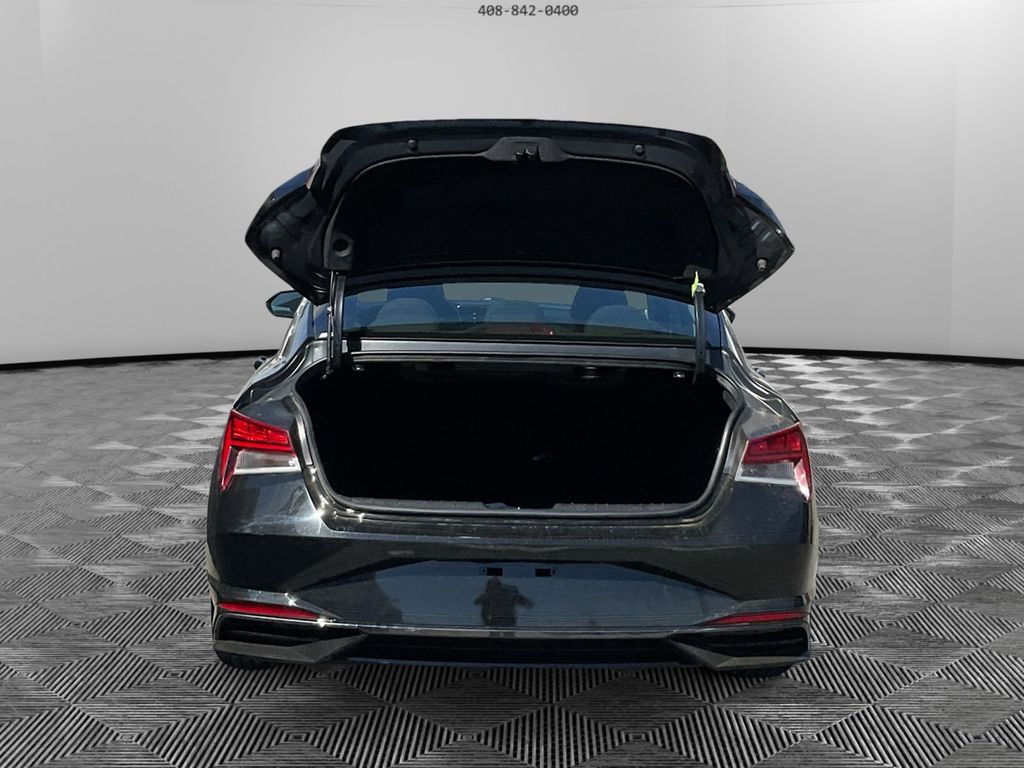 2022 Hyundai Elantra SEL photo 9